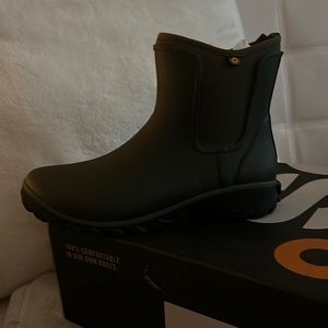 BOGS Women's Sauvie Slip on Boot Waterproof Garden Rain BRAND NEW